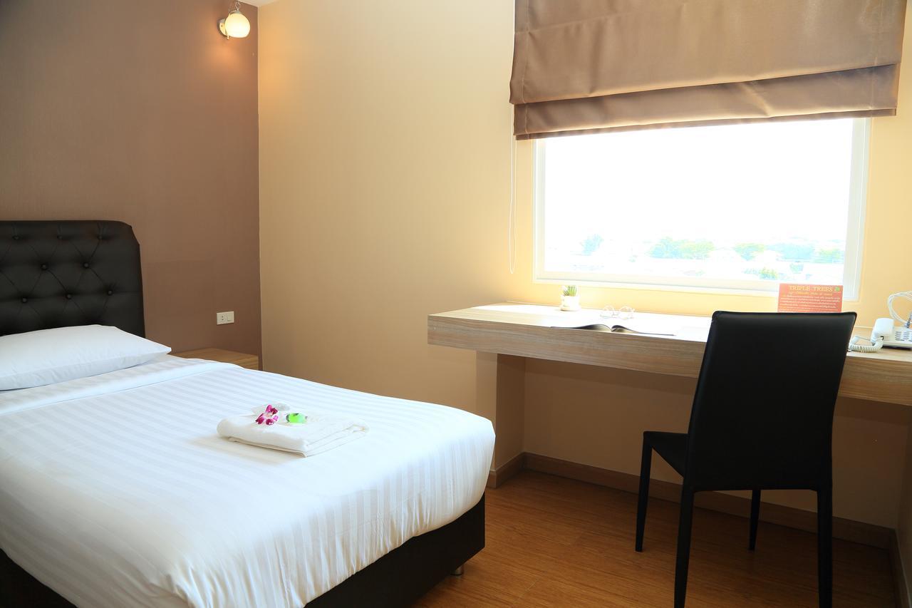 פאתום טאני Triple Trees Hotel מראה חיצוני תמונה