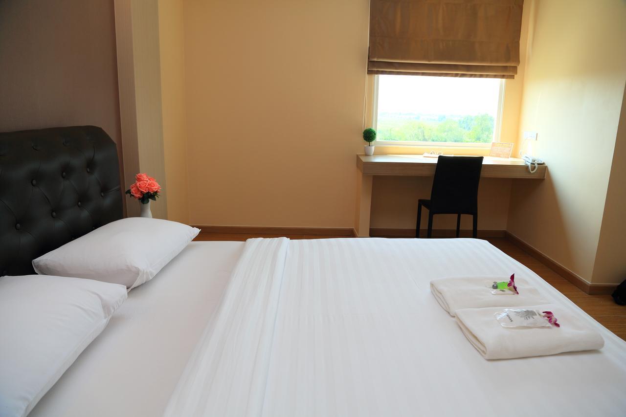 פאתום טאני Triple Trees Hotel מראה חיצוני תמונה